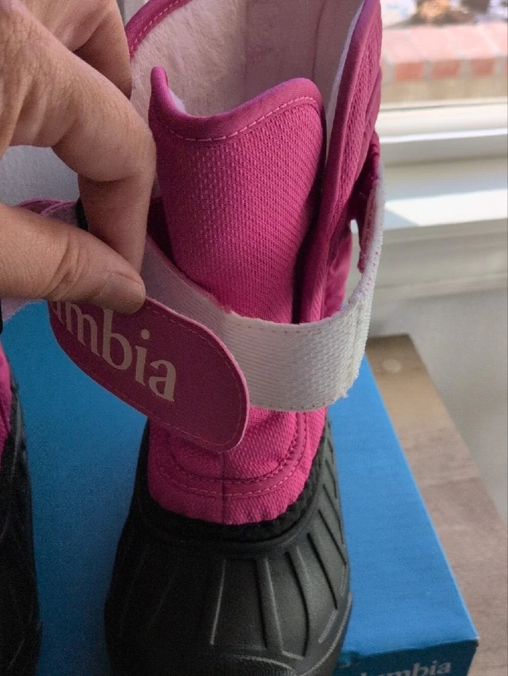 NWT Columbia Kids Hot Pink and Black Insulated Snow Boots
